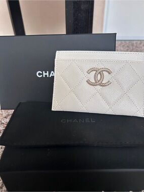 CHANEL Quilted Card Holder in Cream with Gold CC